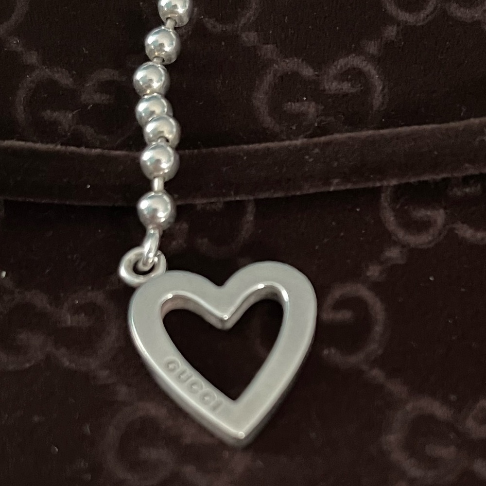 Authentic Gucci Women Bracelet Pristine Silver with Toggle Closure